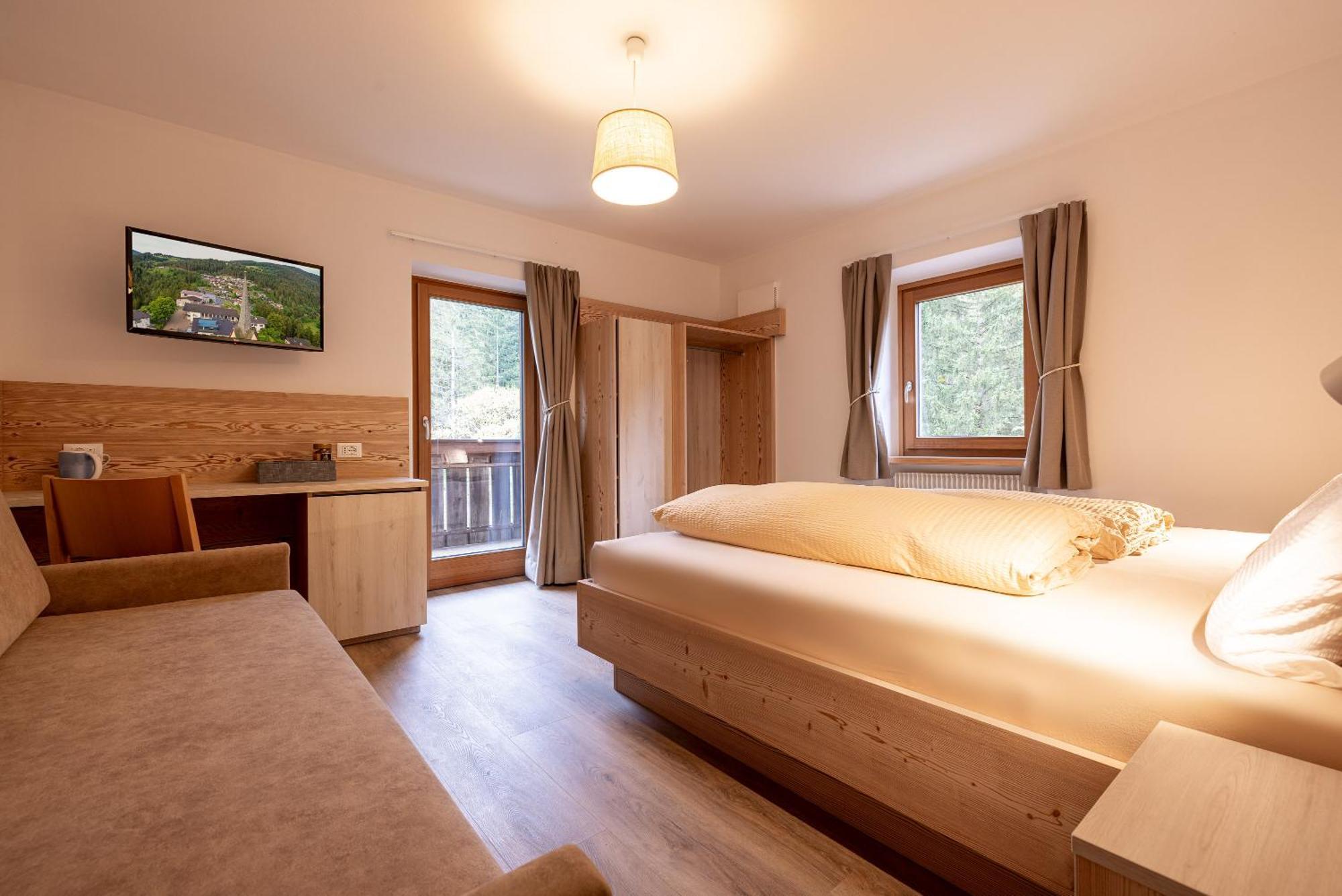 San Pietro Dolomiti Small Budget Hotel Ortisei Ngoại thất bức ảnh