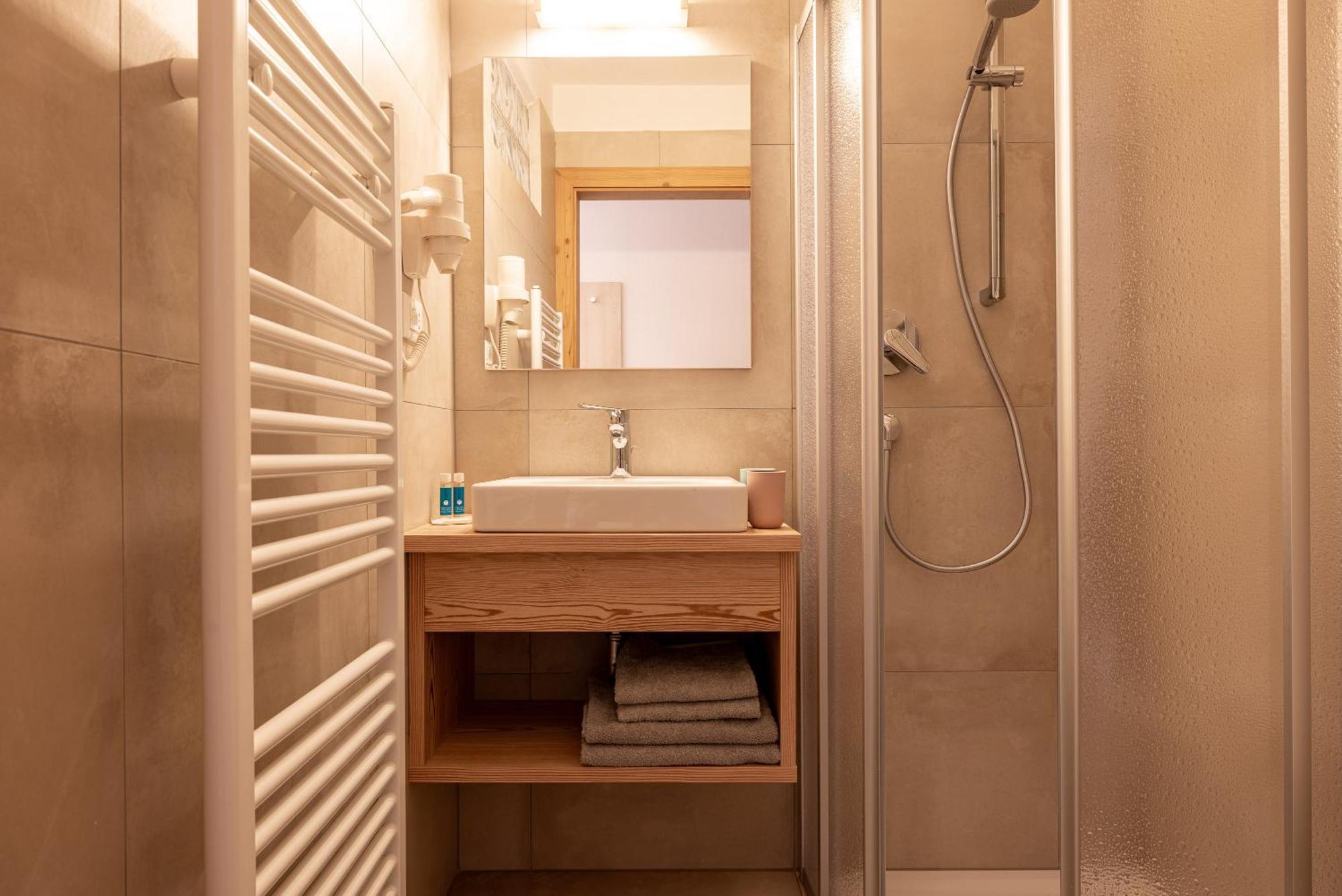 San Pietro Dolomiti Small Budget Hotel Ortisei Ngoại thất bức ảnh