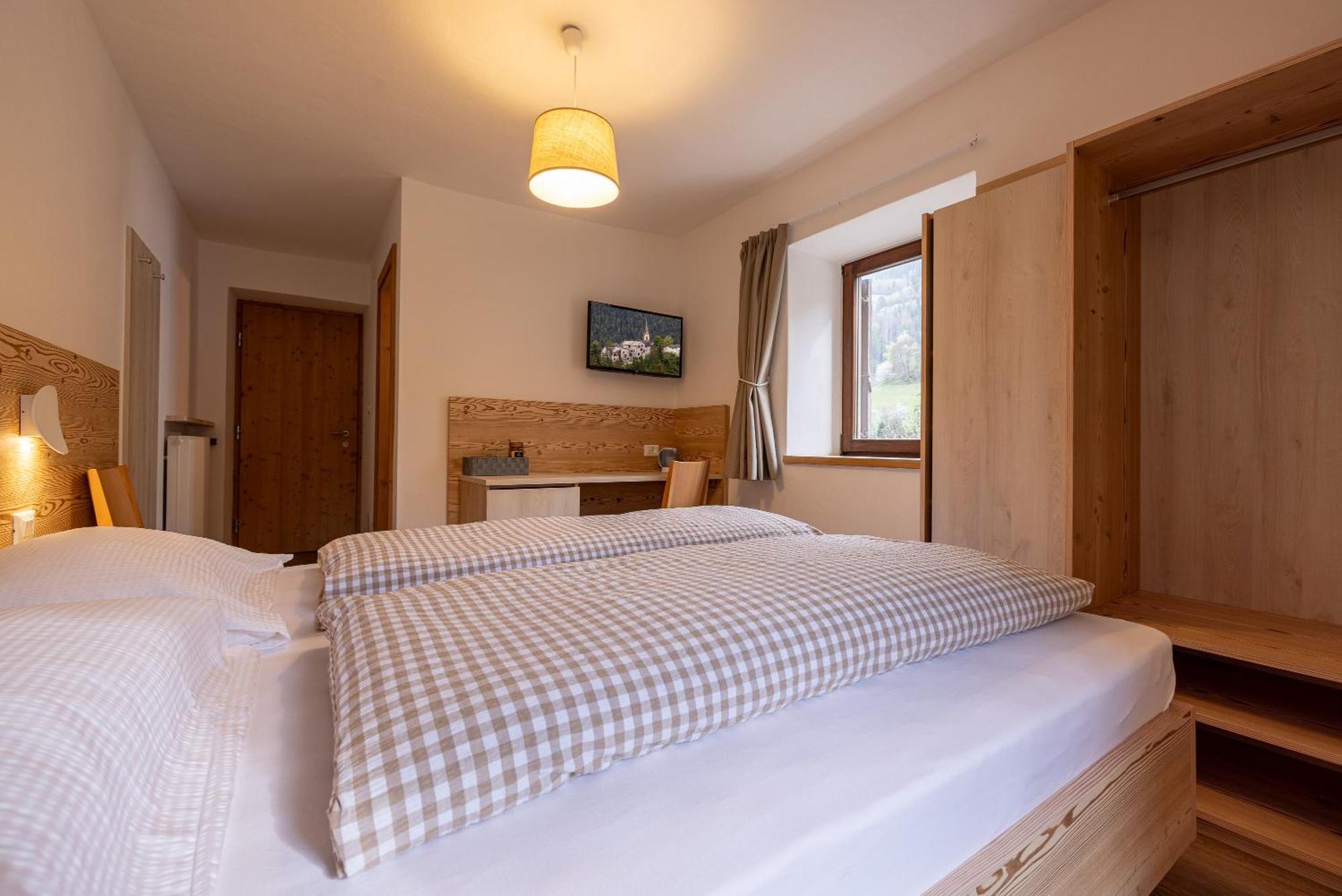 San Pietro Dolomiti Small Budget Hotel Ortisei Ngoại thất bức ảnh