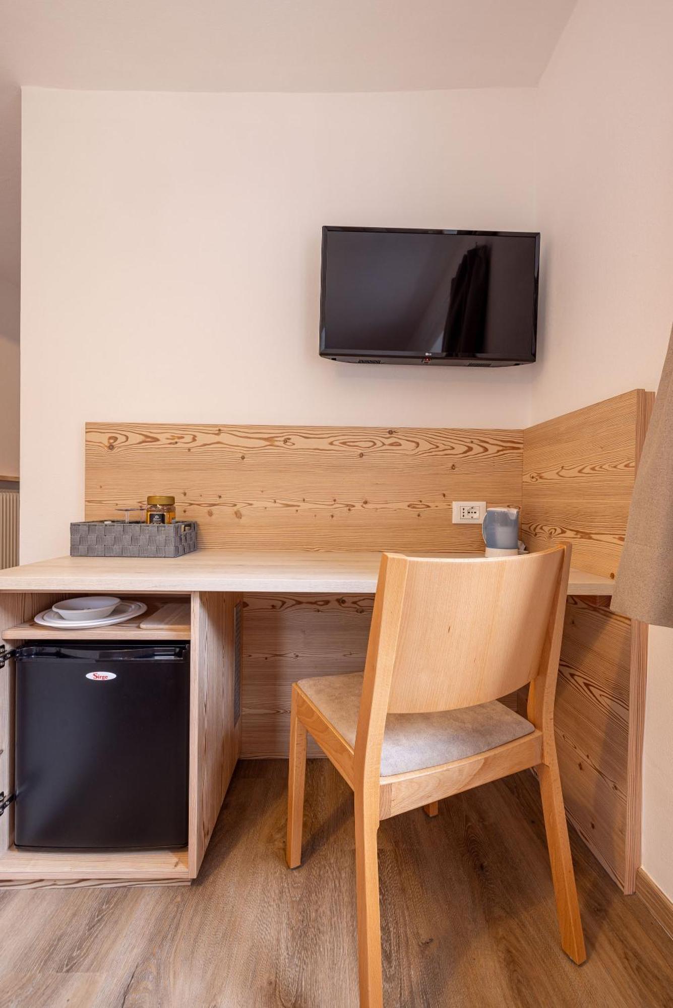 San Pietro Dolomiti Small Budget Hotel Ortisei Ngoại thất bức ảnh