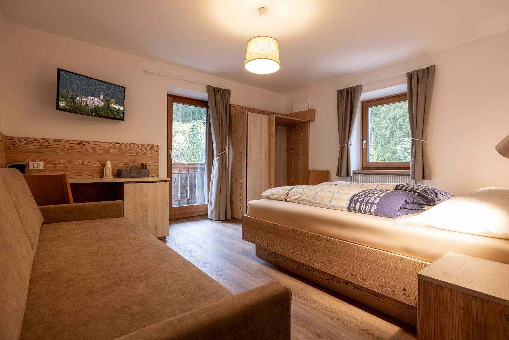 San Pietro Dolomiti Small Budget Hotel Ortisei Ngoại thất bức ảnh